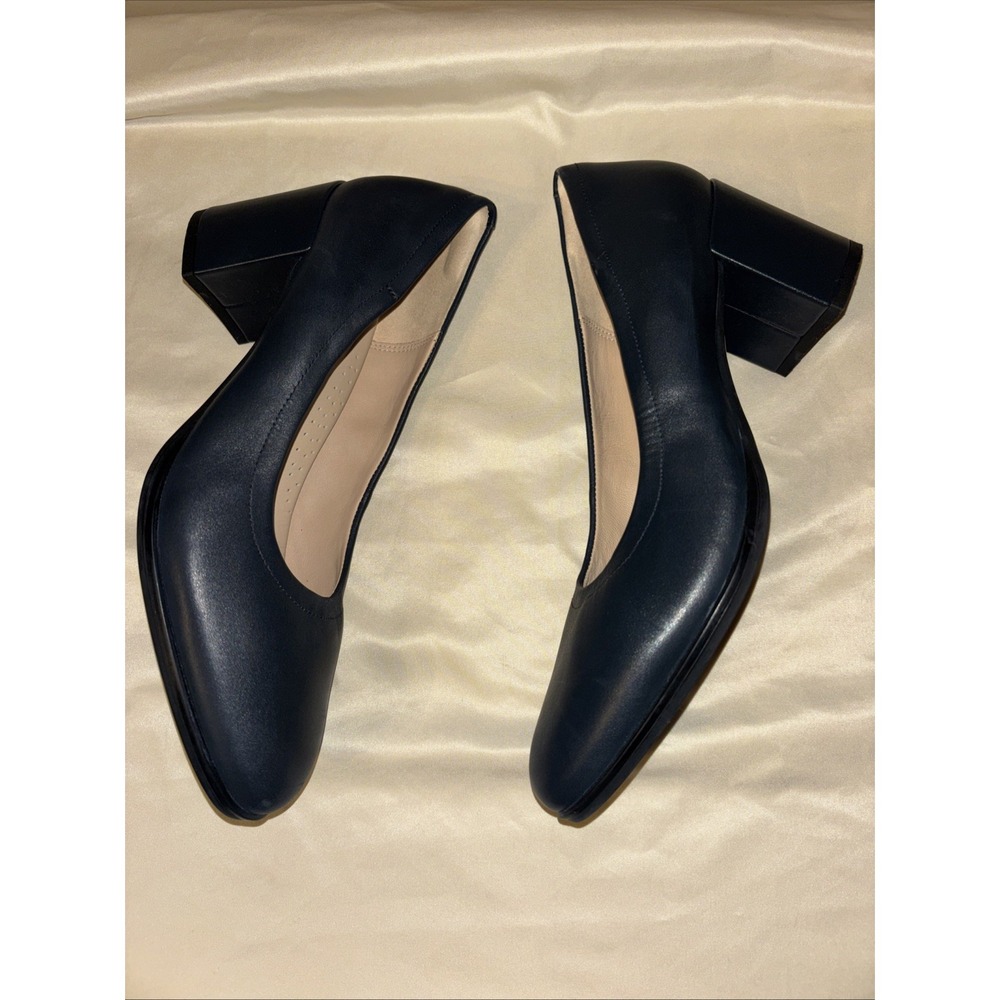 Clarks 10 M Freva 55 Court Pumps Navy Leather Classic Career Block Heels $110 - Picture 3 of 16